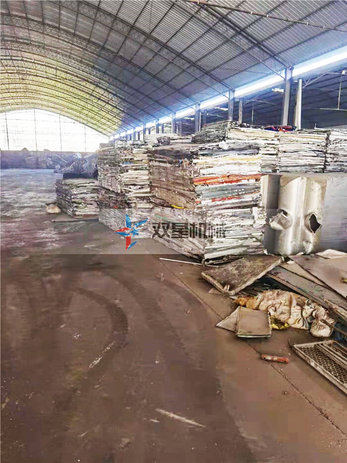 斷橋鋁破碎機(jī)生產(chǎn)線上?？蛻衄F(xiàn)場實(shí)拍