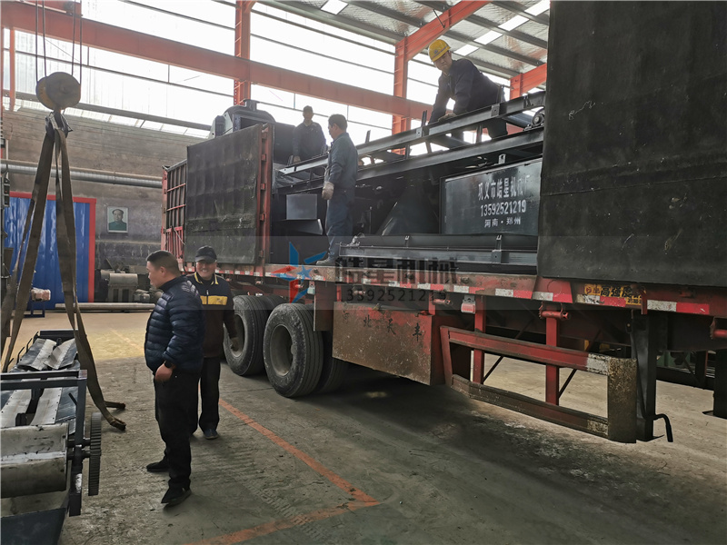 廢鋁破碎機(jī)發(fā)貨現(xiàn)場