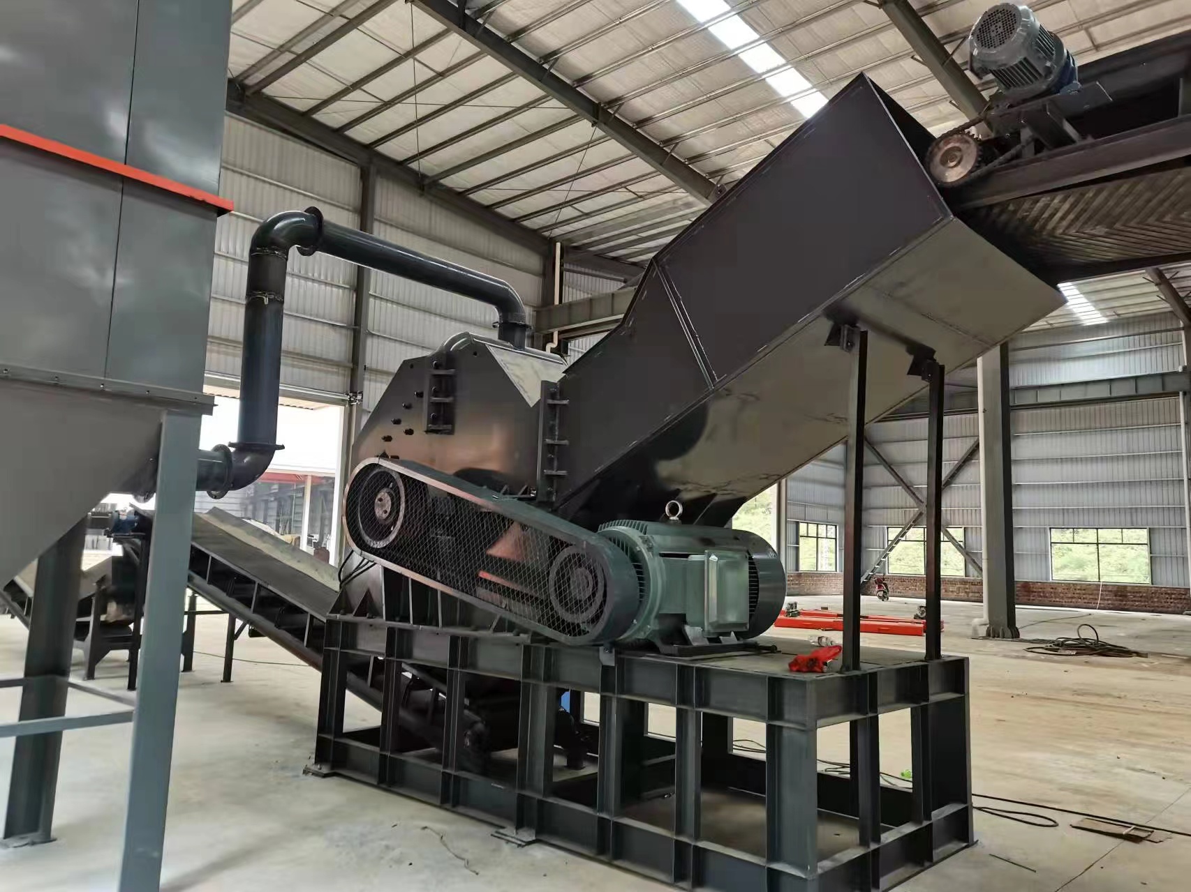 185千瓦金屬破碎機(jī)需帶多長皮帶輸送機(jī)